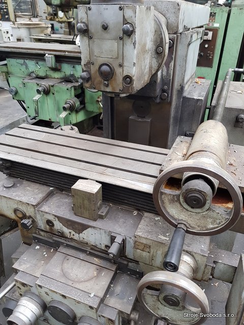 Frézka konzolová FU 25 (2941 vymenit-Frezka konzolova FU 25 (4). Frézka konzolová FU 25 (4).jpg)